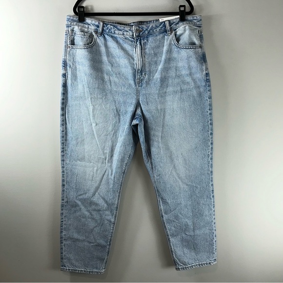 American Eagle Strigid Mom Jean in Blue Breeze Women Size 20 or 35 W Standard - Picture 2 of 15